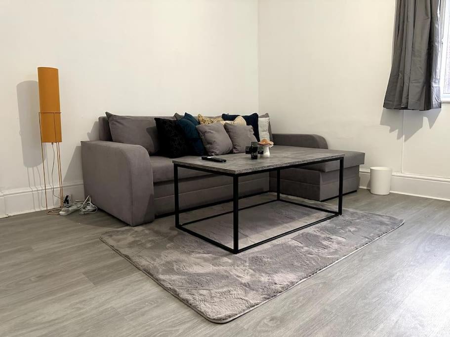 לונדון Spectacular 2 Bedroom On Tower Bridge מראה חיצוני תמונה
